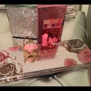 Pretty make up bundle with Cinderella key chain